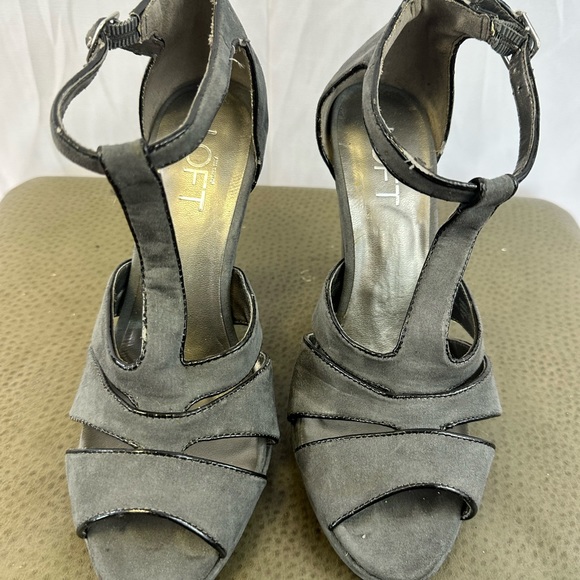 Grey Caged Platform Heels with Black Trim, Size 6 - Picture 4 of 10